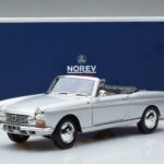Peugeot 404 Kabriolet Strieborný Norev 1:18 - image 8 of 8