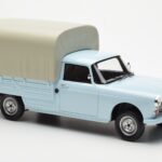 Peugeot 404 Pickup Bache Pastelová Modrá Otto 1:18 - image 4 of 6