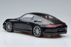 Porsche 911 991 Carrera 4 Black Edition GT Spirit 1:18 GT114 Živica – obrázok 5 z 6