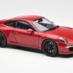Porsche 911 991 Carrera GTS Carmine Červený Schuco 1:18 450039000 - image 6 of 8