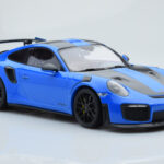 Porsche 911 GT2 RS 991.2 Weissach Package Modrý Čierne Horčíkové Kolesá Minichamps 1:18 - image 4 of 6