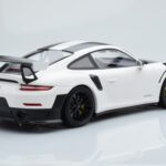 Porsche 911 GT2 RS 991.2 Weissach Package Biely Čierne Horčíkové Kolesá Minichamps 1:18 - image 2 of 6