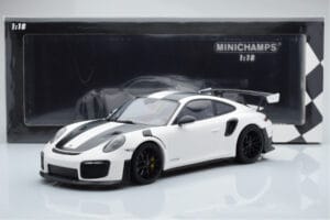 Porsche 911 GT2 RS 991.2 Weissach Package Biely Čierne Horčíkové Kolesá Minichamps 1:18 153068309 Kov – obrázok 6 z 6
