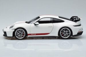Porsche 911 992 GT3 Biely Norev 1:18 187306 Kov – obrázok 4 z 7