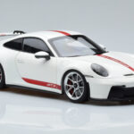 Porsche 911 992 GT3 Biely Norev 1:18 - image 5 of 7