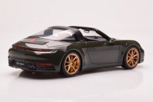 Porsche 911 992 Targa 4S Olivová Zelená GT Spirit 1:18 GT438 Živica – obrázok 2 z 6