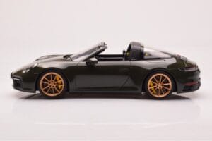 Porsche 911 992 Targa 4S Olivová Zelená GT Spirit 1:18 GT438 Živica – obrázok 3 z 6
