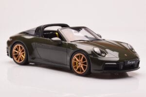 Porsche 911 992 Targa 4S Olivová Zelená GT Spirit 1:18 GT438 Živica – obrázok 4 z 6