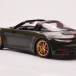 Porsche 911 992 Targa 4S Olivová Zelená GT Spirit 1:18 - image 5 of 6