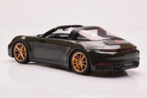 Porsche 911 992 Targa 4S Olivová Zelená GT Spirit 1:18 GT438 Živica – obrázok 5 z 6