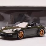 Porsche 911 992 Targa 4S Olivová Zelená GT Spirit 1:18 - image 6 of 6