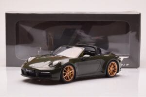 Porsche 911 992 Targa 4S Olivová Zelená GT Spirit 1:18 GT438 Živica – obrázok 6 z 6