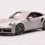 Porsche 911 992 Turbo S Crayon Šedý GT Spirit 1:18