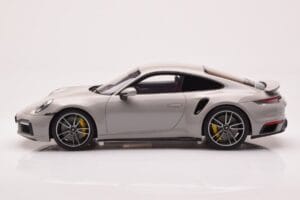 Porsche 911 992 Turbo S Crayon Šedý GT Spirit 1:18 GT431 Živica – obrázok 3 z 6