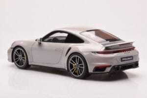 Porsche 911 992 Turbo S Crayon Šedý GT Spirit 1:18 GT431 Živica – obrázok 5 z 6