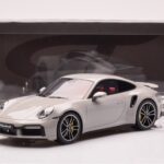 Porsche 911 992 Turbo S Crayon Šedý GT Spirit 1:18 - image 6 of 6