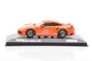 Porsche 911 992 Turbo S Gulf Oranžový Minichamps 1:43 WAP0209060N002