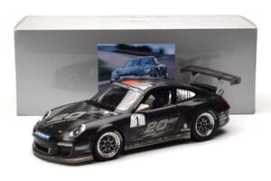 Porsche 911 997 GT3 Cup #1 20th Anniversary Carrera Cup 2010 Minichamps 1:18 WAP0210090B Kov – obrázok 8 z 8