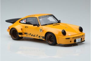 Porsche 911 RSR 3.0 Hommage Yamanouchi San GT Spirit 1:18 GT394 Živica – obrázok 4 z 6