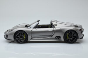 Porsche 918 Spyder Prototyp Šedá Metalíza Minichamps 1:18 110060030 Kov – obrázok 4 z 7