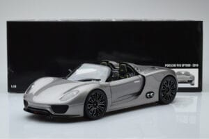 Porsche 918 Spyder Prototyp Šedá Metalíza Minichamps 1:18 110060030 Kov – obrázok 7 z 7