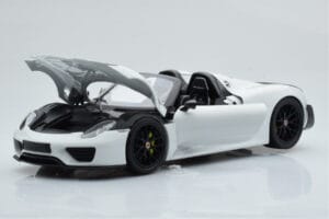 Porsche 918 Spyder Weissach Package Biely S Čiernymi Kolesami Minichamps 1:18 113062443 Kov – obrázok 2 z 9