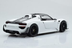 Porsche 918 Spyder Weissach Package Biely S Čiernymi Kolesami Minichamps 1:18 113062443 Kov – obrázok 3 z 9