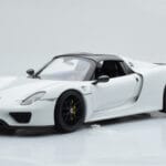 Porsche 918 Spyder Weissach Package Biely S Čiernymi Kolesami Minichamps 1:18 - image 4 of 9