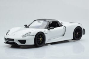 Porsche 918 Spyder Weissach Package Biely S Čiernymi Kolesami Minichamps 1:18 113062443 Kov – obrázok 4 z 9