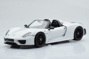 Porsche 918 Spyder Weissach Package Biely S Čiernymi Kolesami Minichamps 1:18 113062443