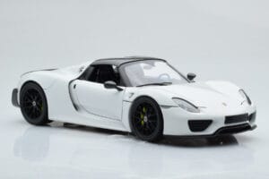 Porsche 918 Spyder Weissach Package Biely S Čiernymi Kolesami Minichamps 1:18 113062443 Kov – obrázok 7 z 9