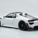 Porsche 918 Spyder Weissach Package Biely S Čiernymi Kolesami Minichamps 1:18 - image 8 of 9