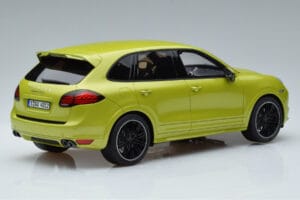 Porsche Cayenne GTS 92A Peridot Zelený GT Spirit 1:18 GT020A Živica – obrázok 2 z 6