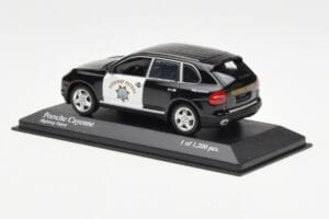 Porsche Cayenne 9PA Highway Patrol Minichamps 1:43 400066291 Kov – obrázok 3 z 4