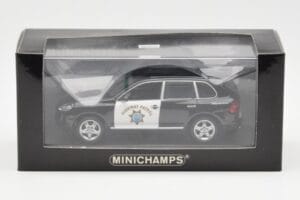 Porsche Cayenne 9PA Highway Patrol Minichamps 1:43 400066291 Kov – obrázok 4 z 4