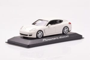 Porsche Panamera 970 Diesel Carrara Biely Minichamps 1:43 WAP0200090C Kov – obrázok 2 z 4