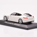 Porsche Panamera 970 Diesel Carrara Biely Minichamps 1:43 - image 3 of 4