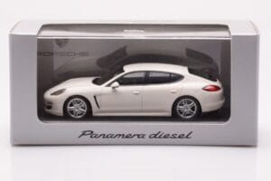 Porsche Panamera 970 Diesel Carrara Biely Minichamps 1:43 WAP0200090C Kov – obrázok 4 z 4