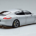 Porsche Panamera 970 Turbo Strieborný Norev 1:18 - image 3 of 7