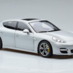 Porsche Panamera 970 Turbo Strieborný Norev 1:18 - image 5 of 7