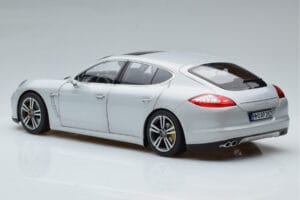Porsche Panamera 970 Turbo Strieborný Norev 1:18 187609 Kov – obrázok 6 z 7