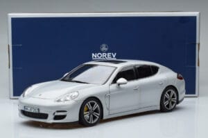 Porsche Panamera 970 Turbo Strieborný Norev 1:18 187609 Kov – obrázok 7 z 7