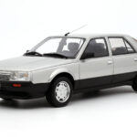 Renault 25 Phase 1 V6 Injection Strieborný Otto 1:18 OT1070 Živica