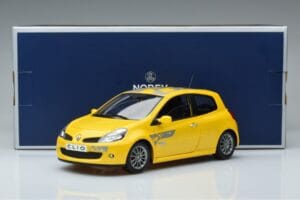 Renault Clio RS Mk3 F1 Team Norev 1:18 185236 Kov – obrázok 7 z 7