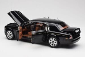Rolls-Royce Phantom VII EWB Diamond Čierny Kyosho 1:18 08841DBK2 Kov – obrázok 5 z 8
