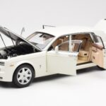 Rolls-Royce Phantom VII EWB English Biely Kyosho 1:18 08841EW2 - image 2 of 8