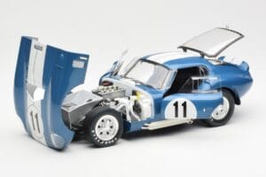 Shelby Daytona Cobra Coupe #11 S. Thompson 24 Hours of Le Mans 1965 CMR 1:18 CMR114 Kov – obrázok 2 z 8