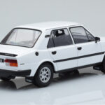 Skoda 130 L Biely IXO 1:18 - image 2 of 6