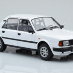 Skoda 130 L Biely IXO 1:18 - image 4 of 6