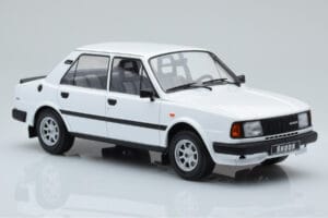 Skoda 130 L Biely IXO 1:18 18CMC158 Kov – obrázok 4 z 6